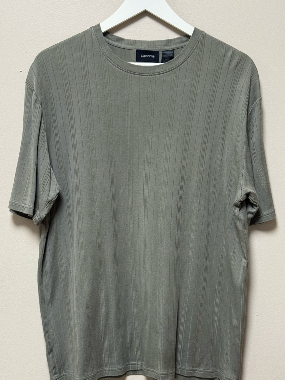 Vintage Claiborne—Men's Olive Vertical Ribbed Short-Sleeve Silk Tee—Large